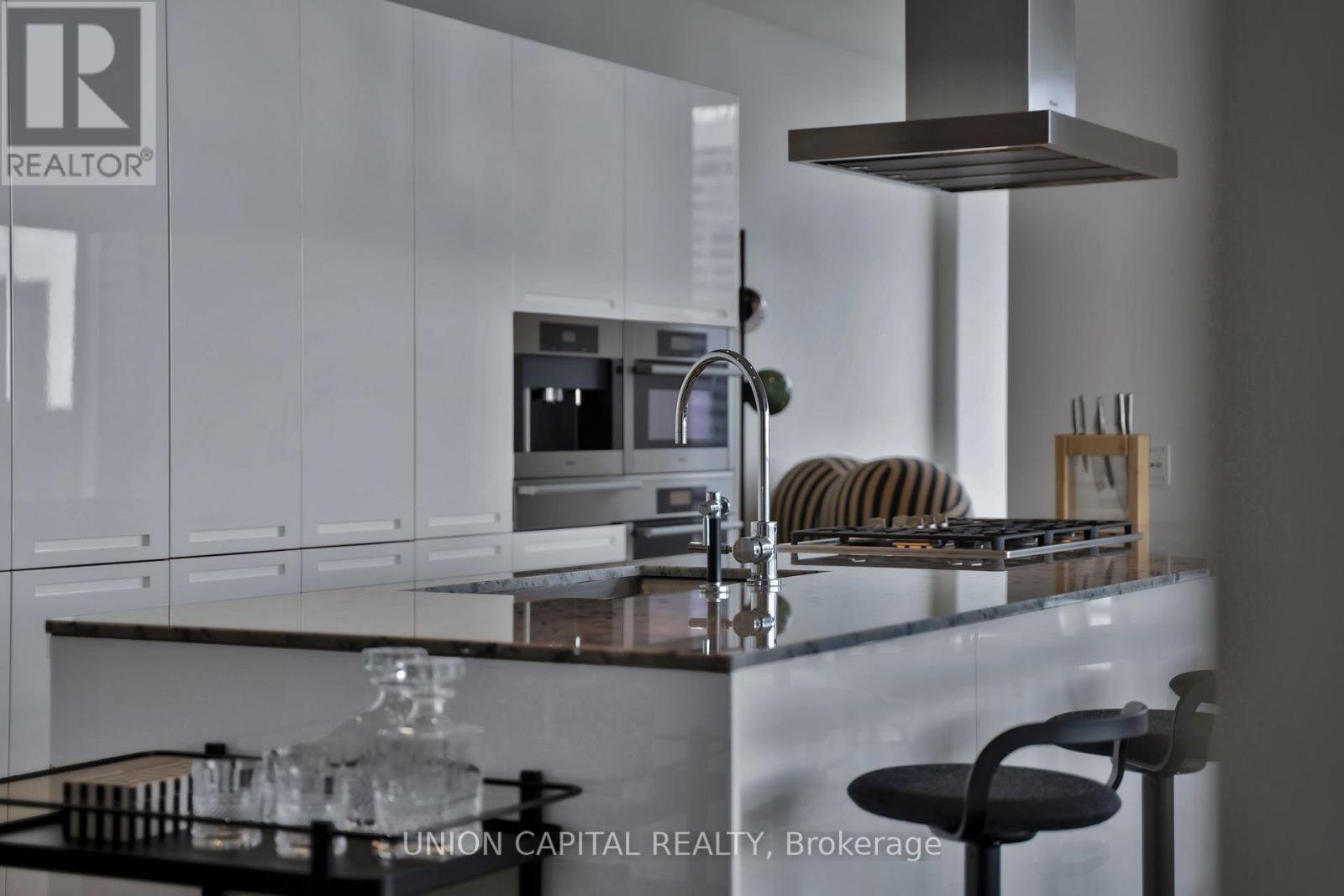 5508 - 180 University Avenue, Toronto, Ontario  M5H 0A2 - Photo 3 - C12959530