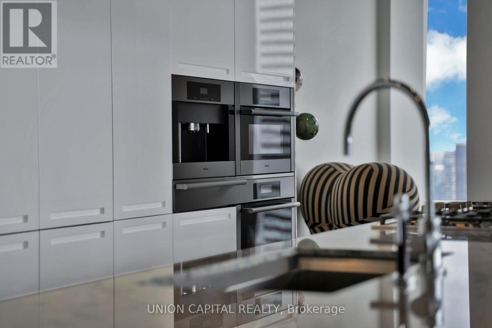 5508 - 180 University Avenue, Toronto, Ontario  M5H 0A2 - Photo 8 - C12959530