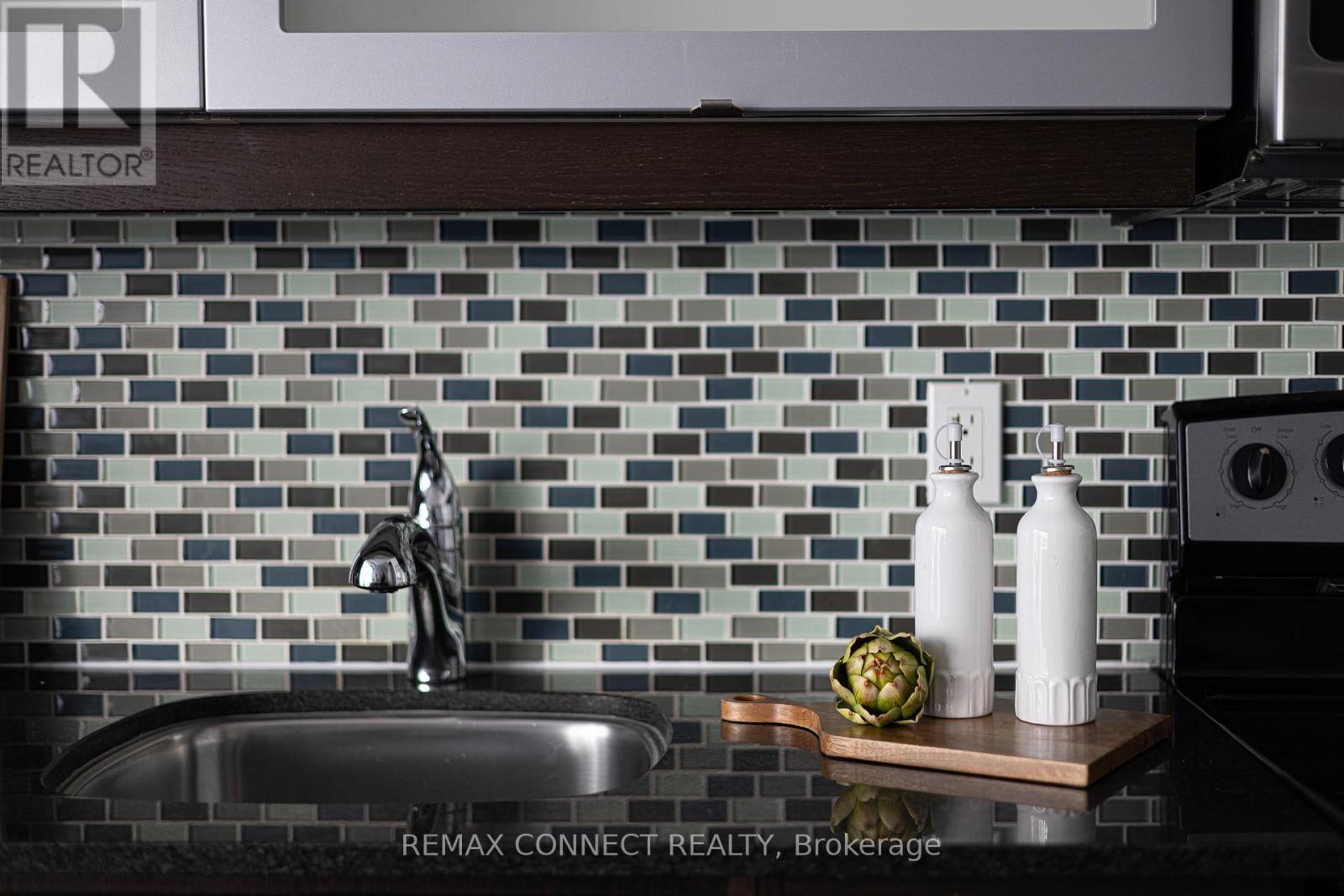 330 - 90 Stadium Road, Toronto, Ontario  M5V 3W5 - Photo 15 - C12959542