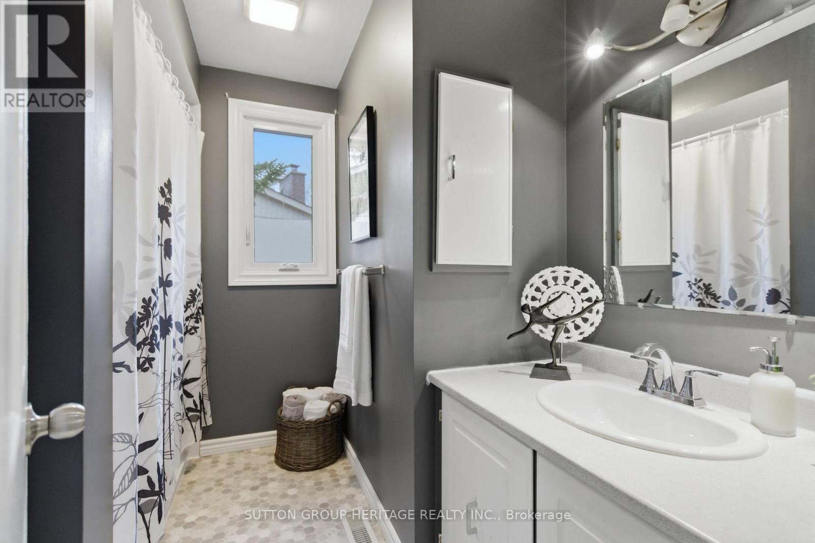 1886 Malden Crescent, Pickering, Ontario  L1V 3G4 - Photo 32 - E12959480