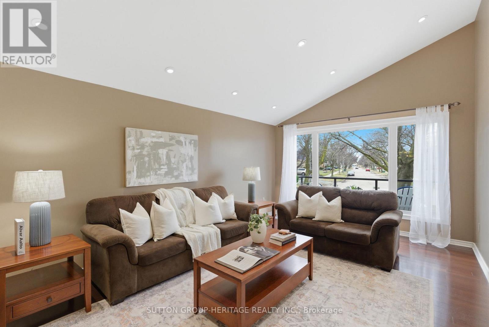 1886 Malden Crescent, Pickering, Ontario  L1V 3G4 - Photo 6 - E12959480