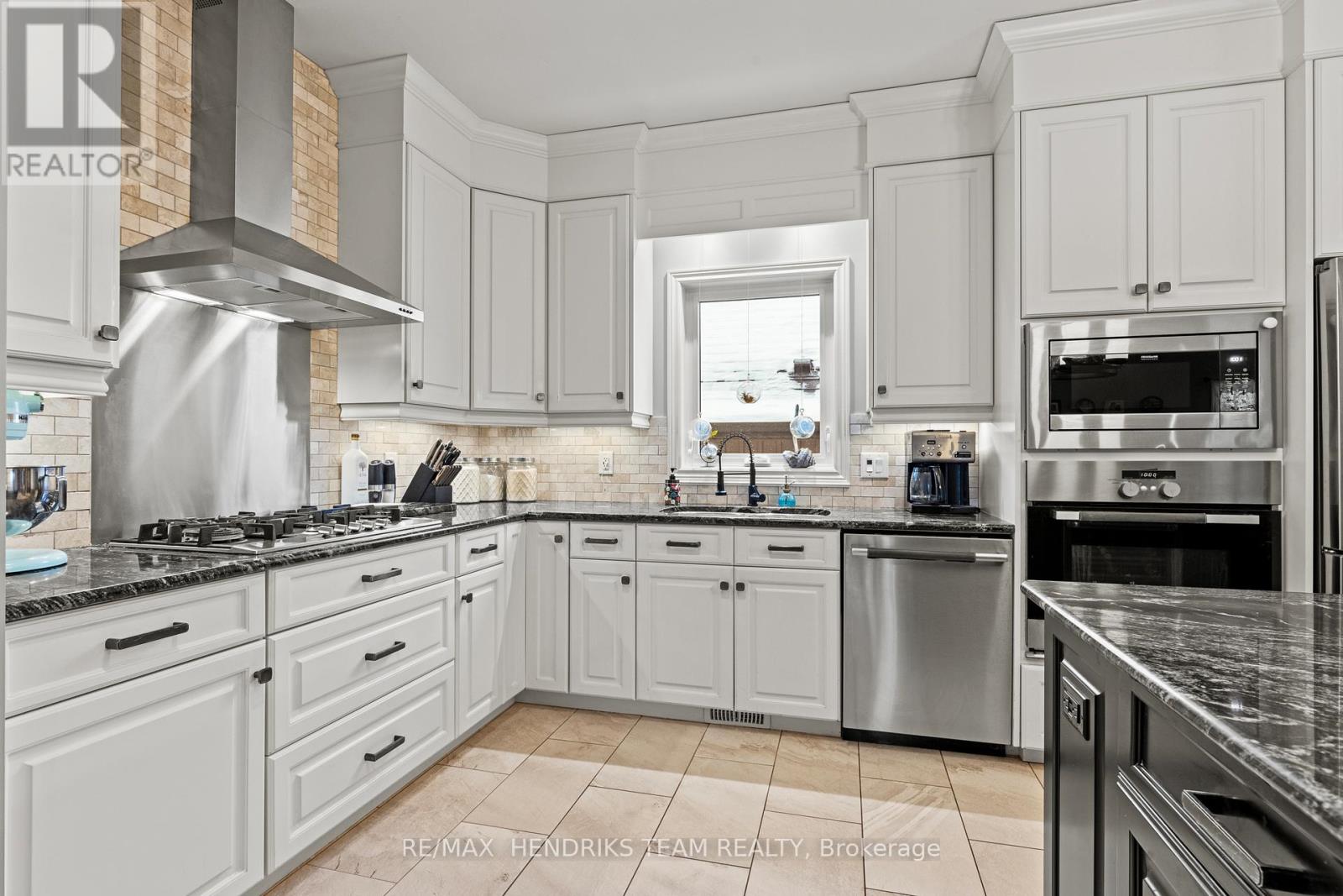 379 Michael Drive, Welland, Ontario  L3C 0A5 - Photo 11 - X12784646