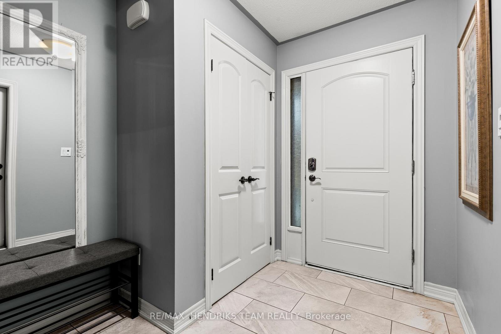 379 Michael Drive, Welland, Ontario  L3C 0A5 - Photo 3 - X12784646