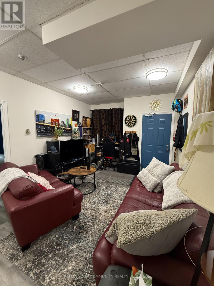 G4 - 72 Lake Avenue, Richmond Hill, Ontario  L4E 2V4 - Photo 2 - N12959328