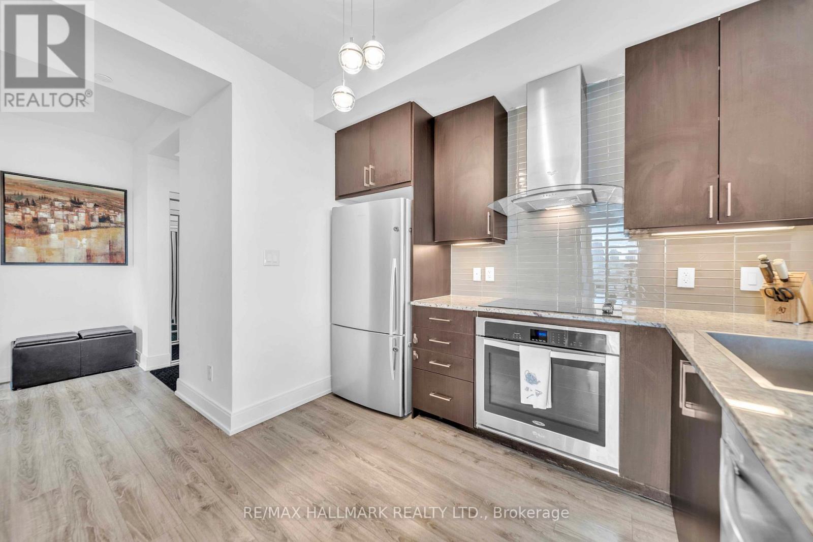 1102 - 9600 Yonge Street, Richmond Hill, Ontario  L4C 0X3 - Photo 10 - N12959436