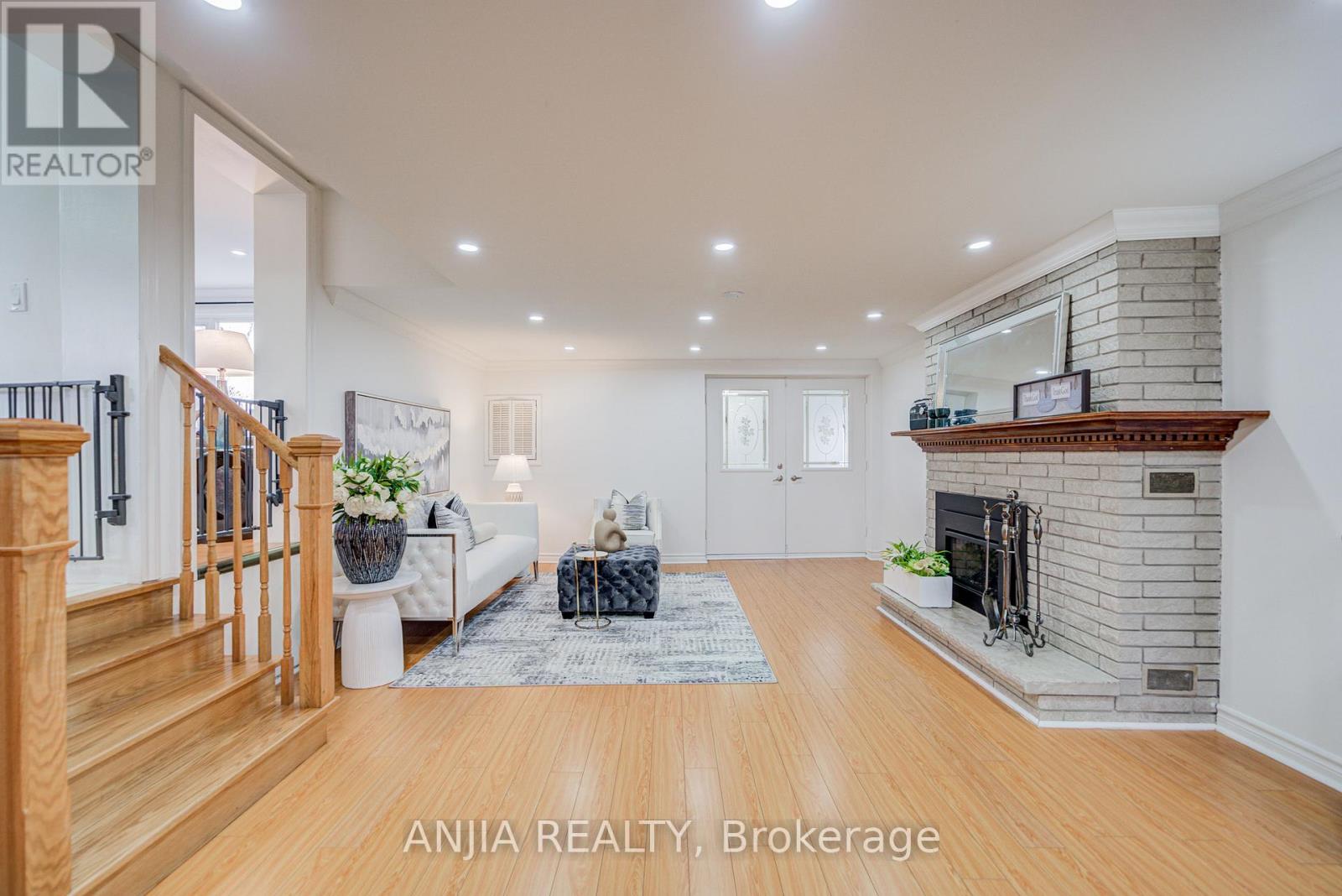 1369 Ravenshoe Road, East Gwillimbury, Ontario  L0G 1R0 - Photo 12 - N12959532