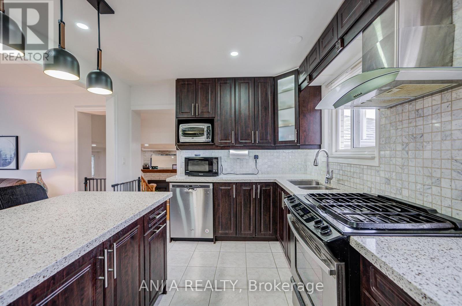 1369 Ravenshoe Road, East Gwillimbury, Ontario  L0G 1R0 - Photo 21 - N12959532