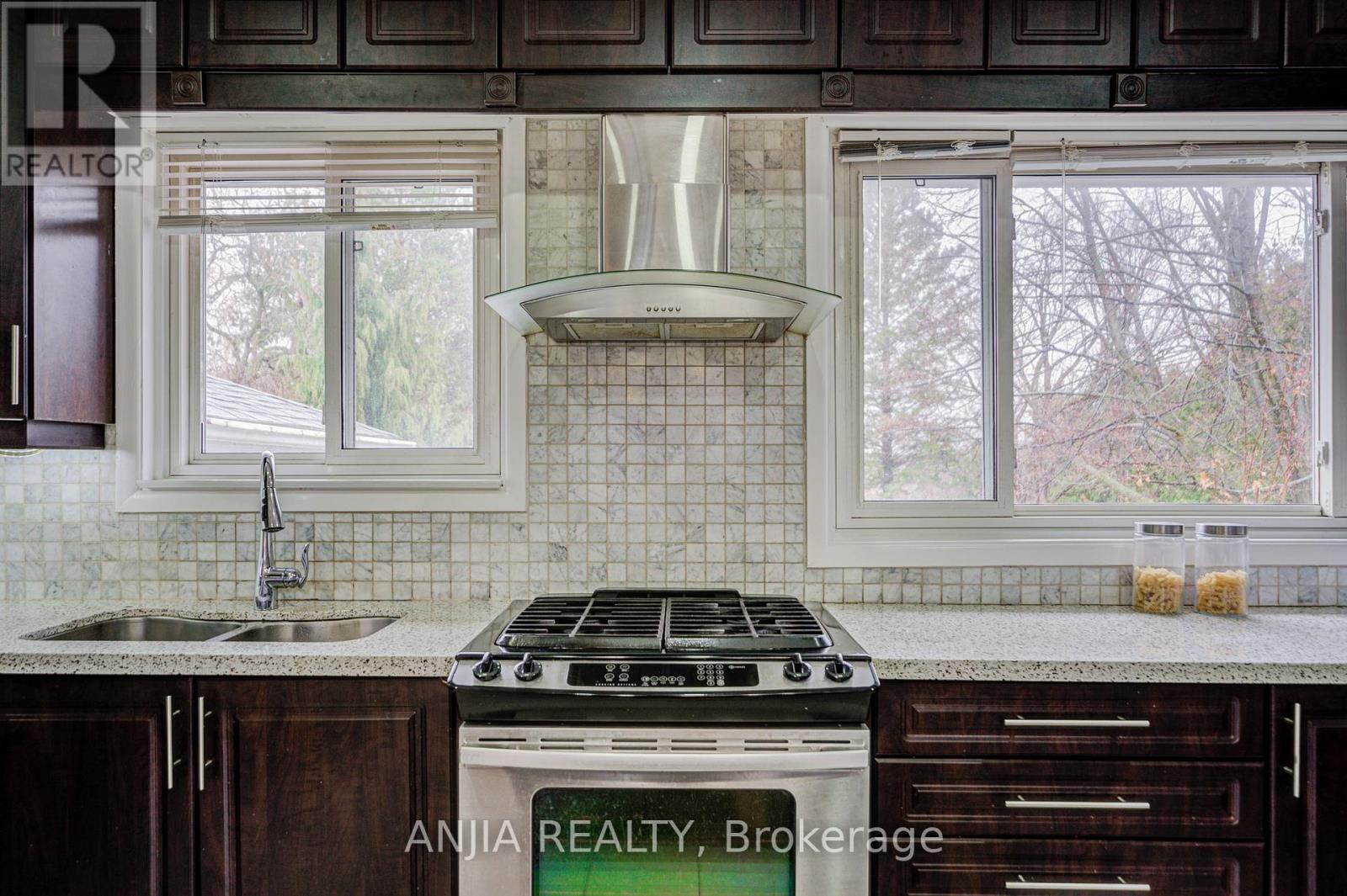 1369 Ravenshoe Road, East Gwillimbury, Ontario  L0G 1R0 - Photo 22 - N12959532