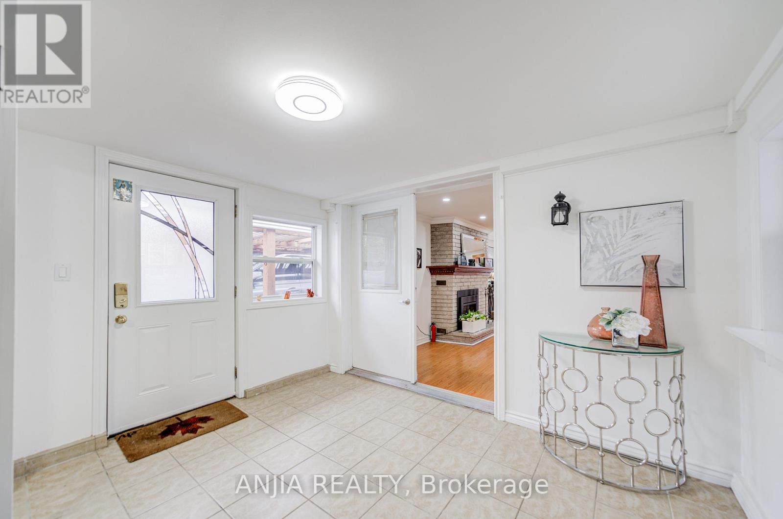 1369 Ravenshoe Road, East Gwillimbury, Ontario  L0G 1R0 - Photo 8 - N12959532