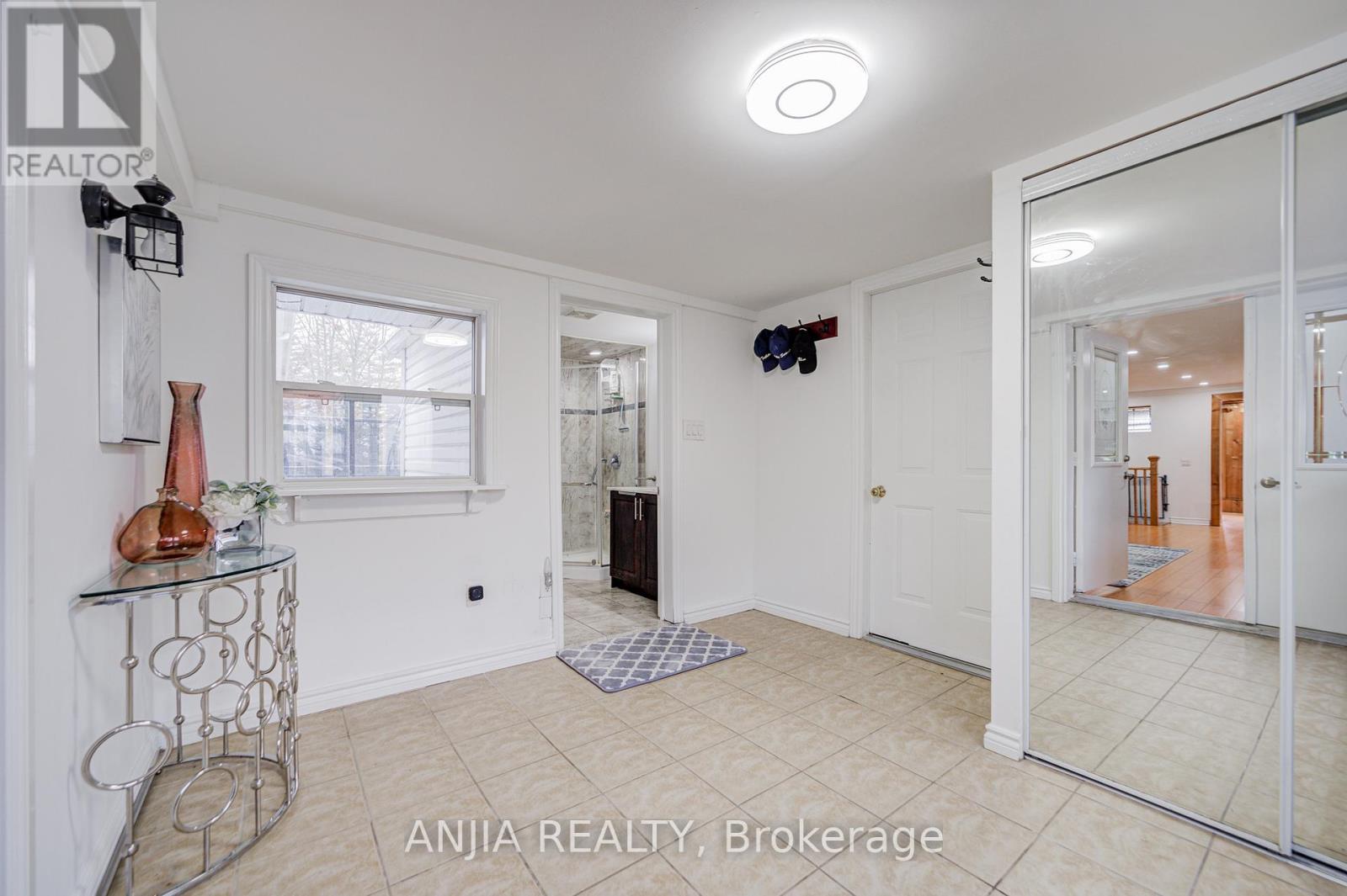 1369 Ravenshoe Road, East Gwillimbury, Ontario  L0G 1R0 - Photo 9 - N12959532