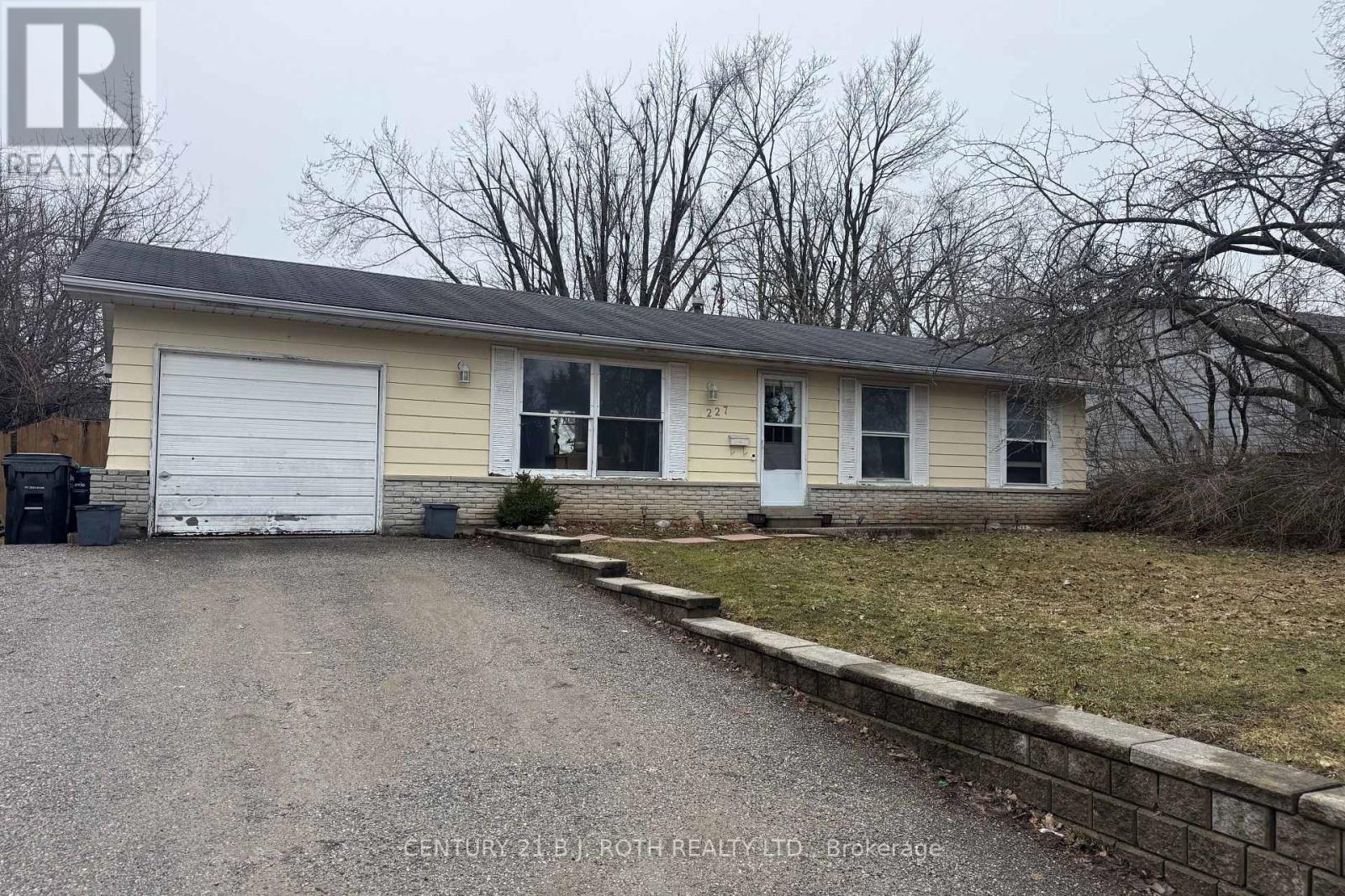 227 PINE DRIVE, Barrie, Ontario