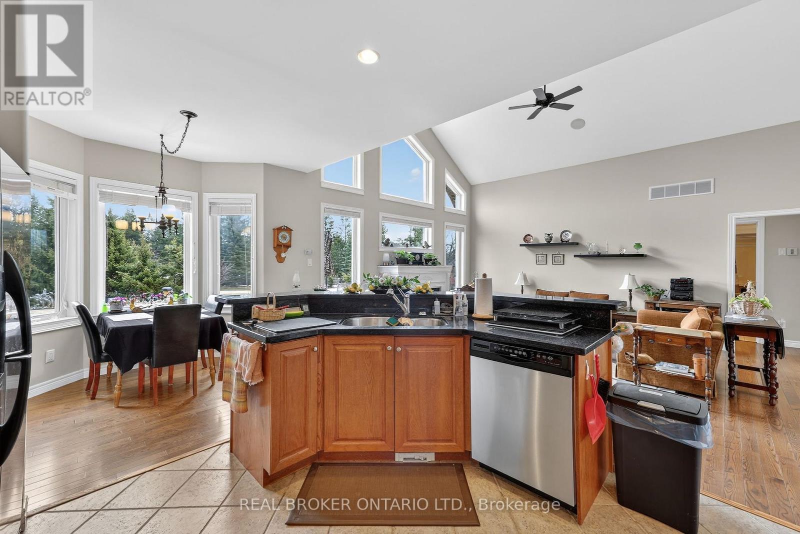 20 Basswood Circle, Oro-Medonte (Shanty Bay), Ontario  L0L 2L0 - Photo 15 - S12959560