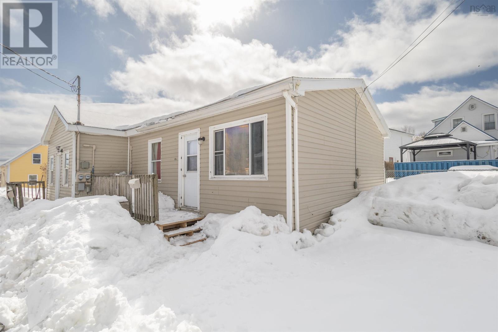 10 Lorne Street, North Sydney, Nova Scotia  B2Y 3Z6 - Photo 2 - 202603953