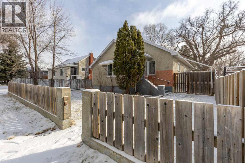 227 19 Street N, Lethbridge, Alberta  T1H 3J9 - Photo 3 - A2295951