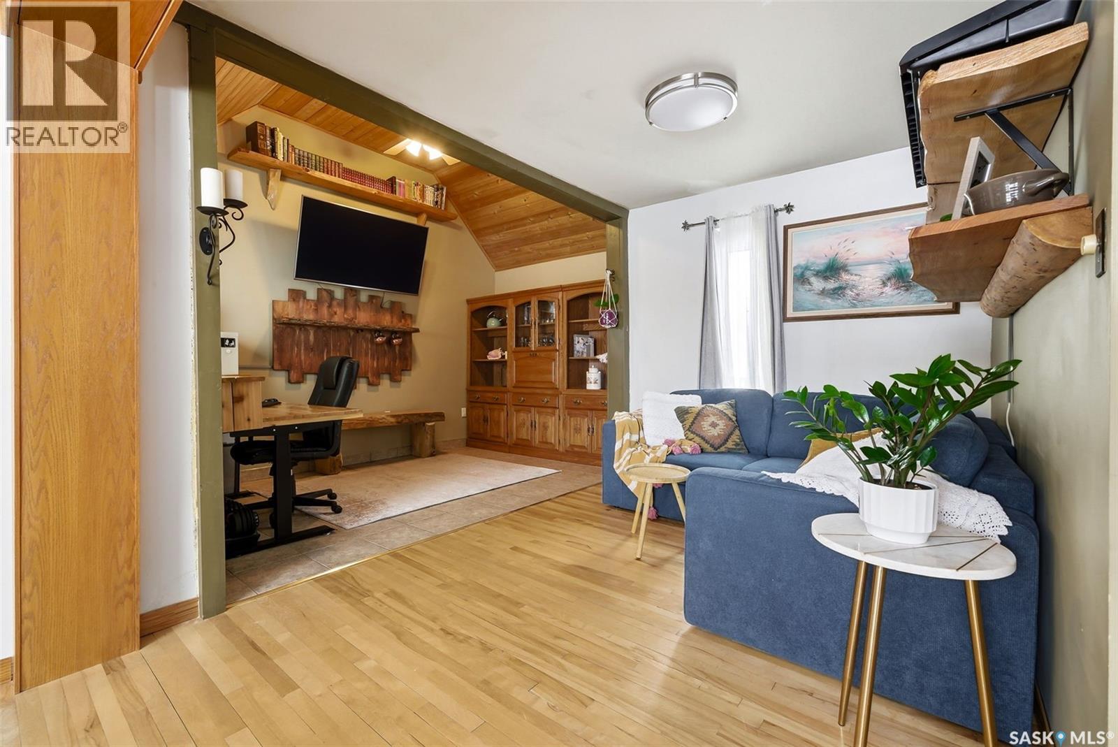 2612 Lindsay Street, Regina, Saskatchewan  S4N 3E1 - Photo 3 - SK032094