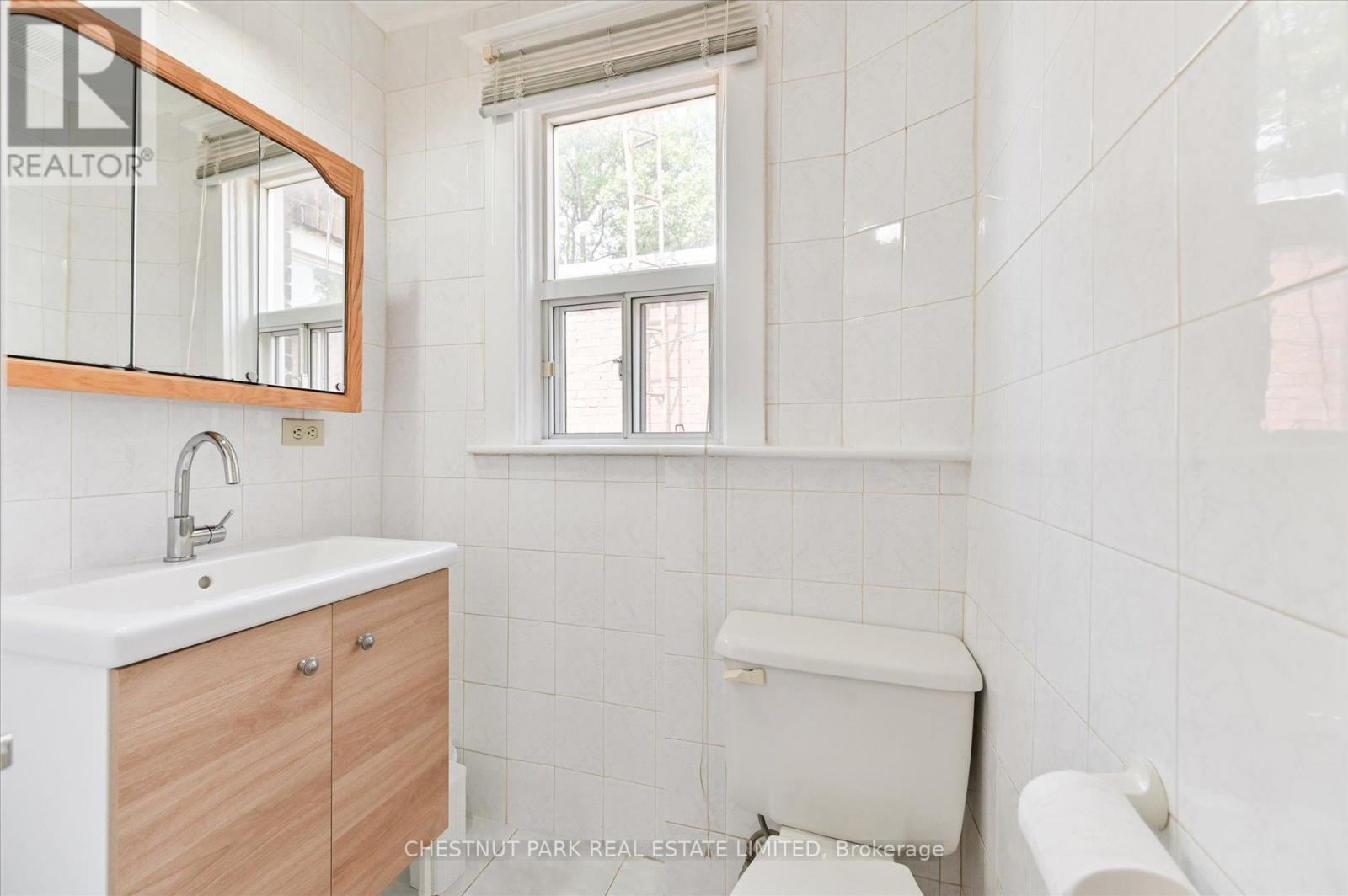 Upper - 13 Silver Avenue, Toronto, Ontario  M6R 1X9 - Photo 10 - W12959408