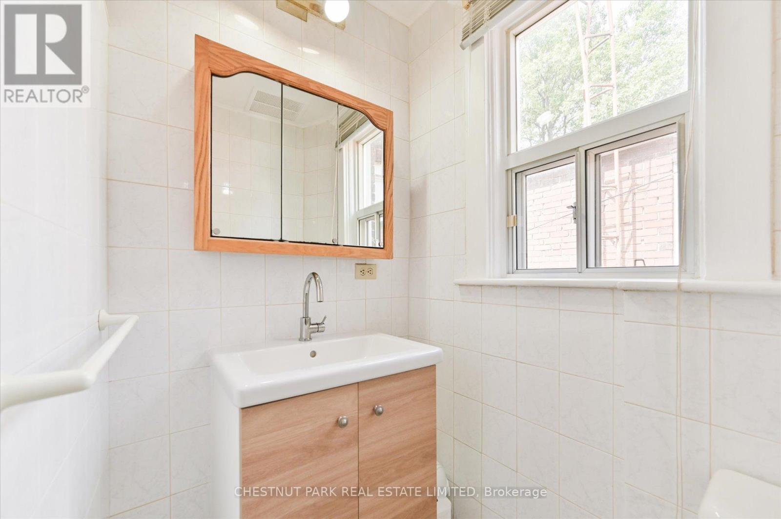 Upper - 13 Silver Avenue, Toronto, Ontario  M6R 1X9 - Photo 11 - W12959408