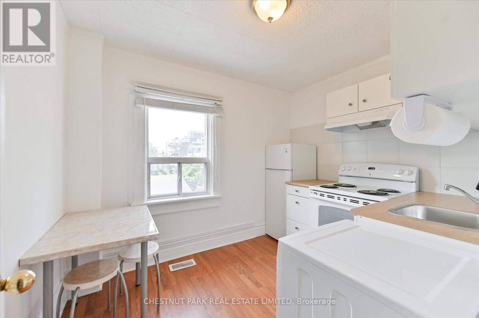 Upper - 13 Silver Avenue, Toronto, Ontario  M6R 1X9 - Photo 3 - W12959408