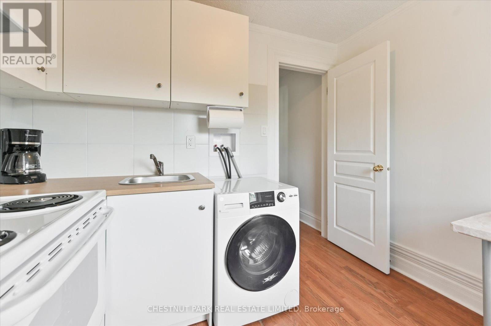 Upper - 13 Silver Avenue, Toronto, Ontario  M6R 1X9 - Photo 4 - W12959408