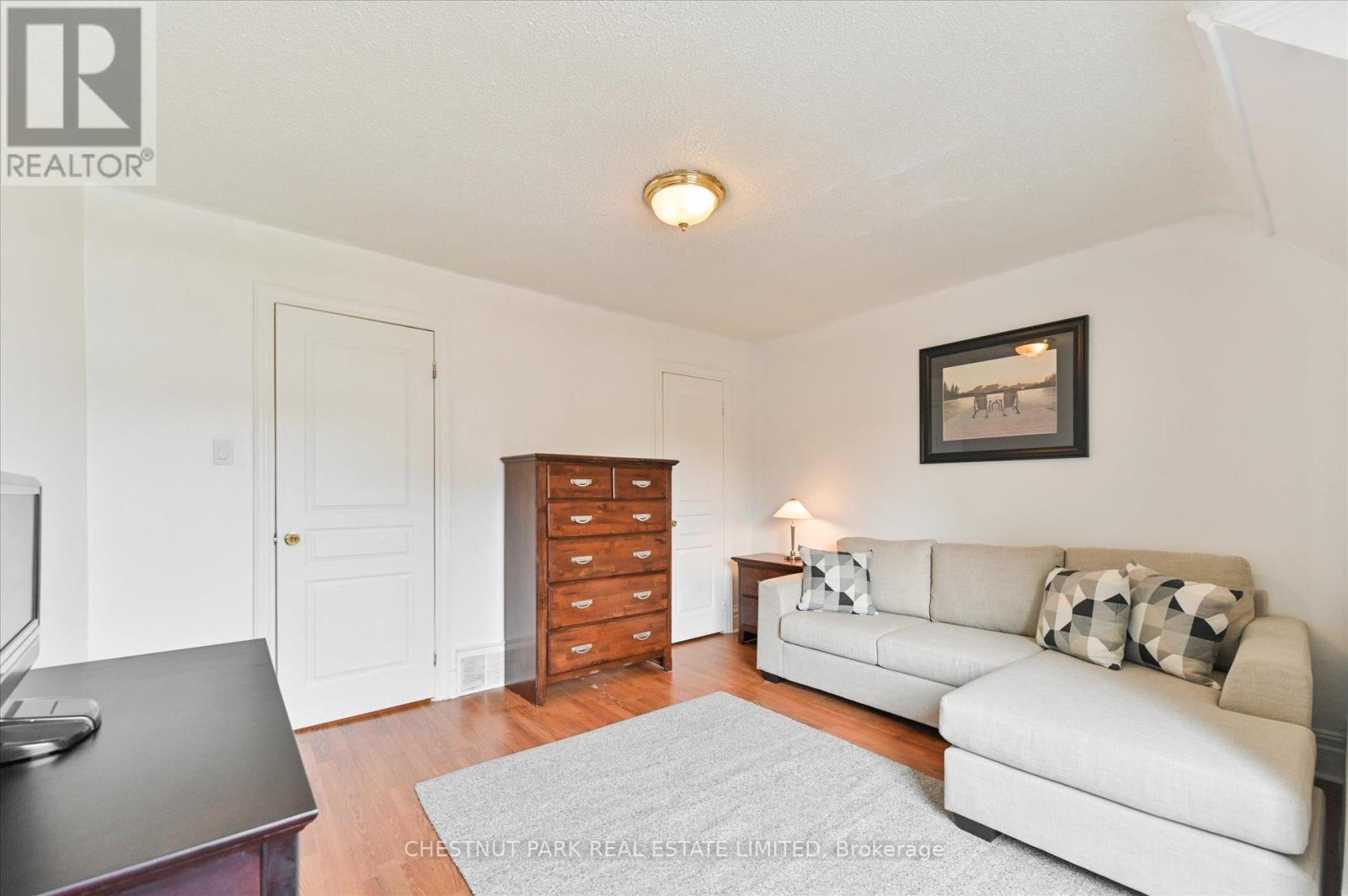 Upper - 13 Silver Avenue, Toronto, Ontario  M6R 1X9 - Photo 7 - W12959408