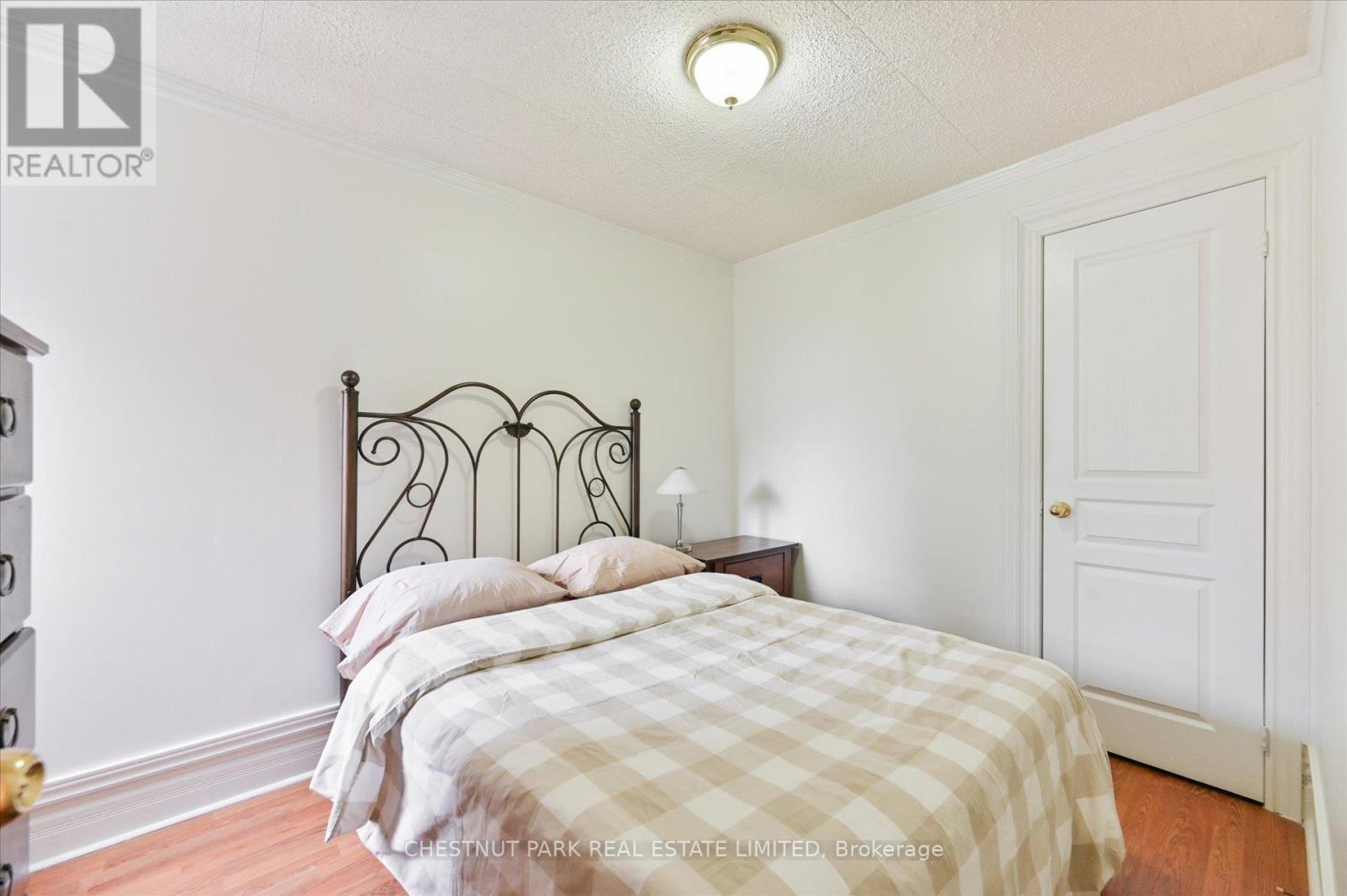 Upper - 13 Silver Avenue, Toronto, Ontario  M6R 1X9 - Photo 8 - W12959408