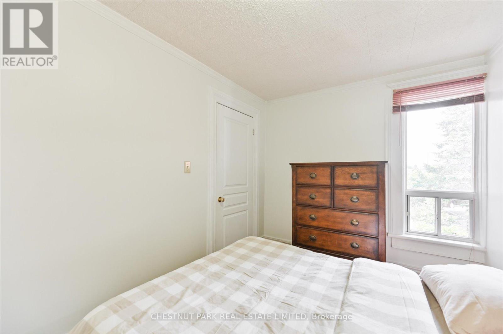 Upper - 13 Silver Avenue, Toronto, Ontario  M6R 1X9 - Photo 9 - W12959408