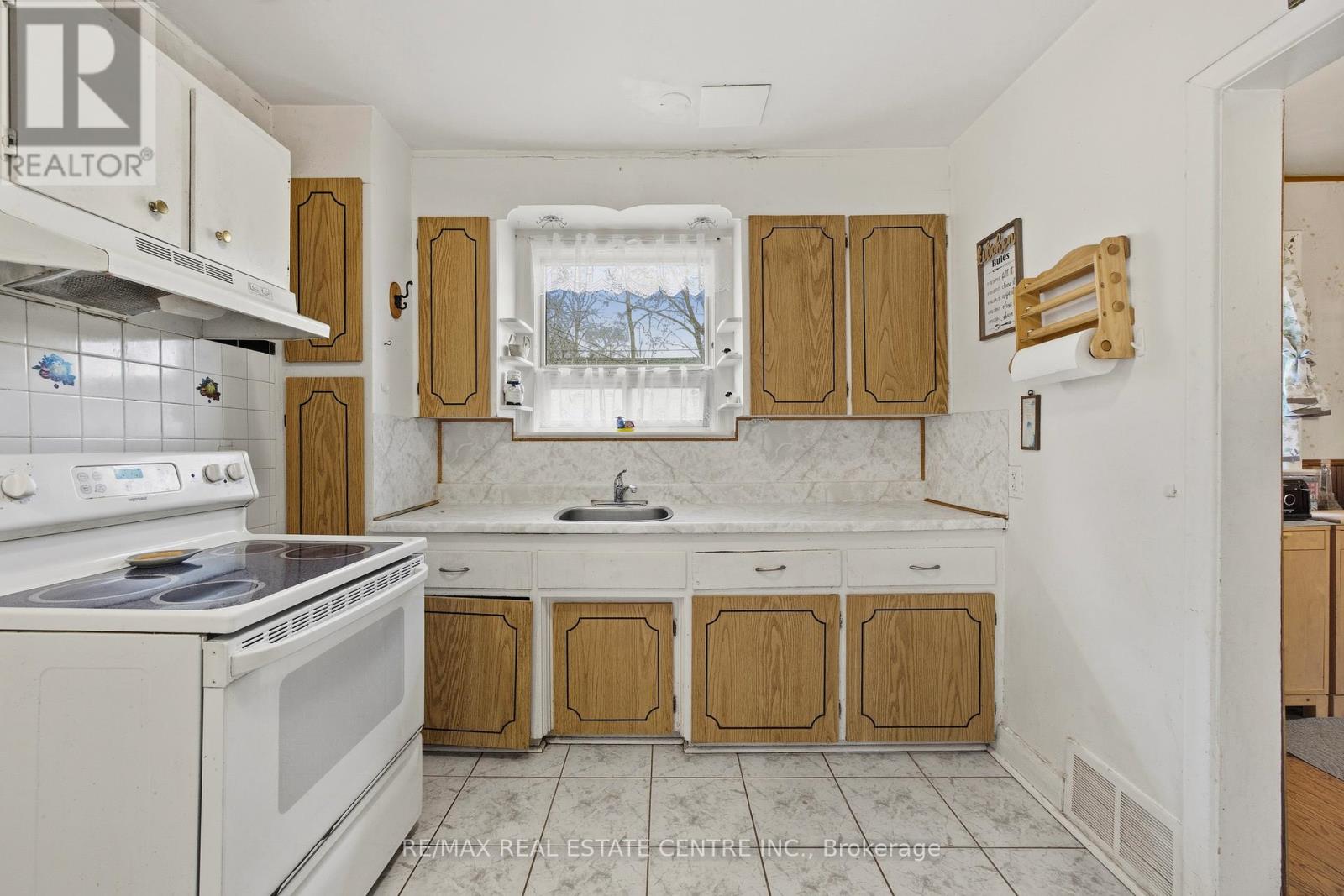 15 Cliff Street, Toronto, Ontario  M6N 4L7 - Photo 12 - W12959420