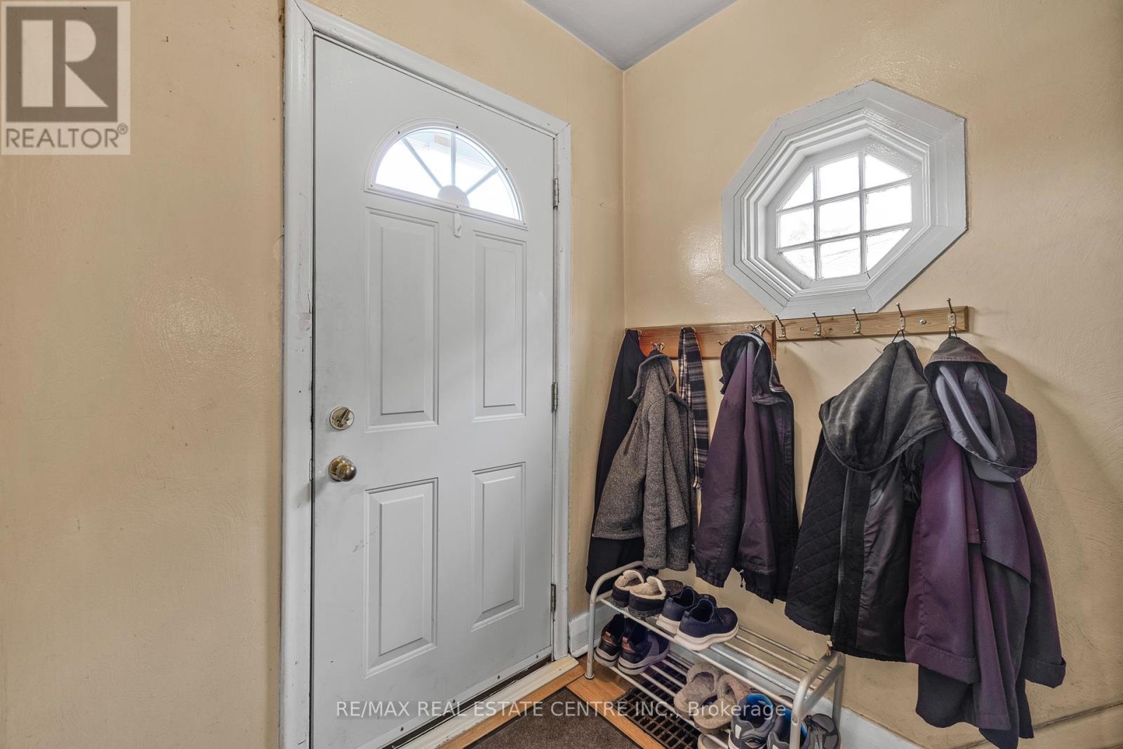 15 Cliff Street, Toronto, Ontario  M6N 4L7 - Photo 5 - W12959420