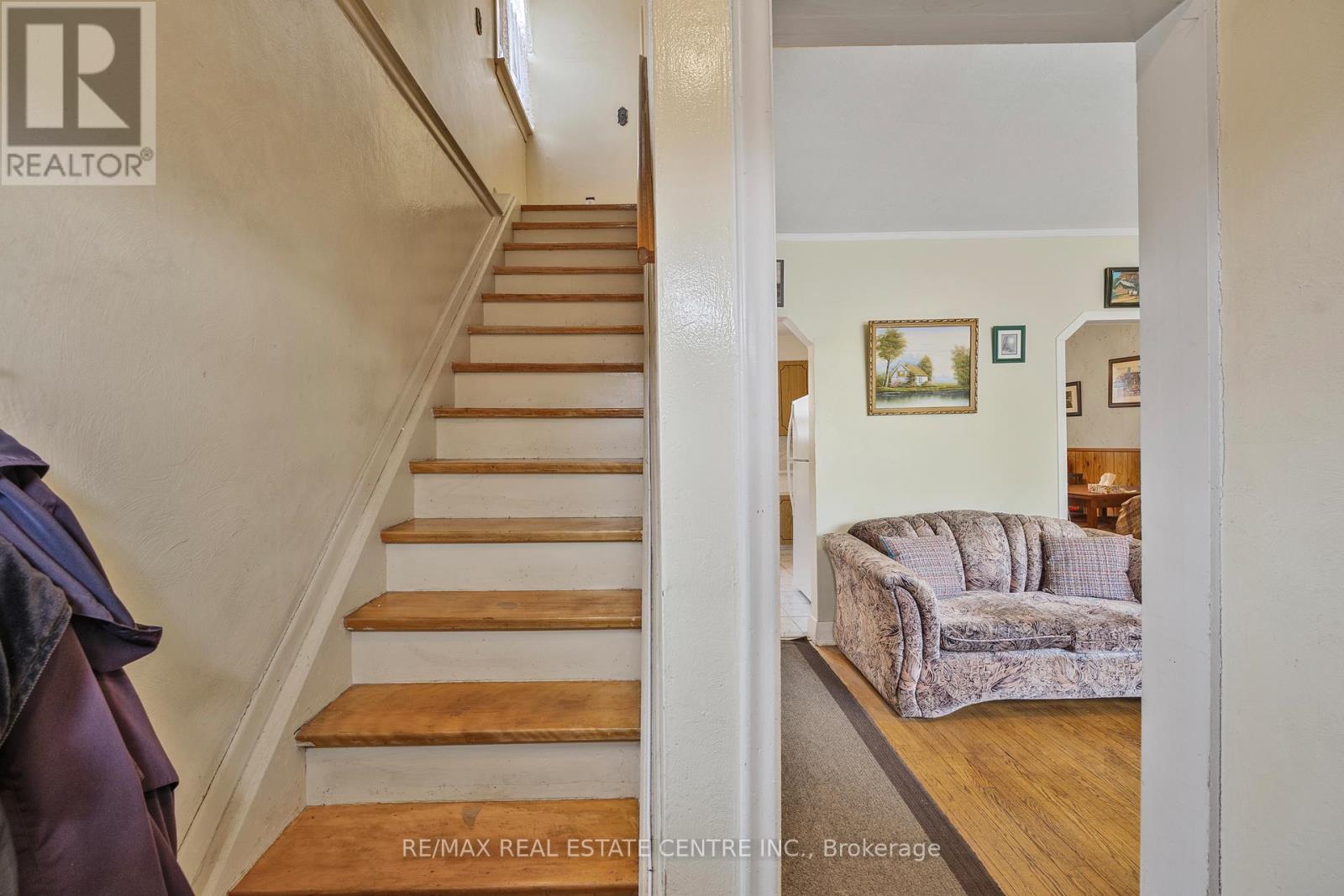 15 Cliff Street, Toronto, Ontario  M6N 4L7 - Photo 6 - W12959420