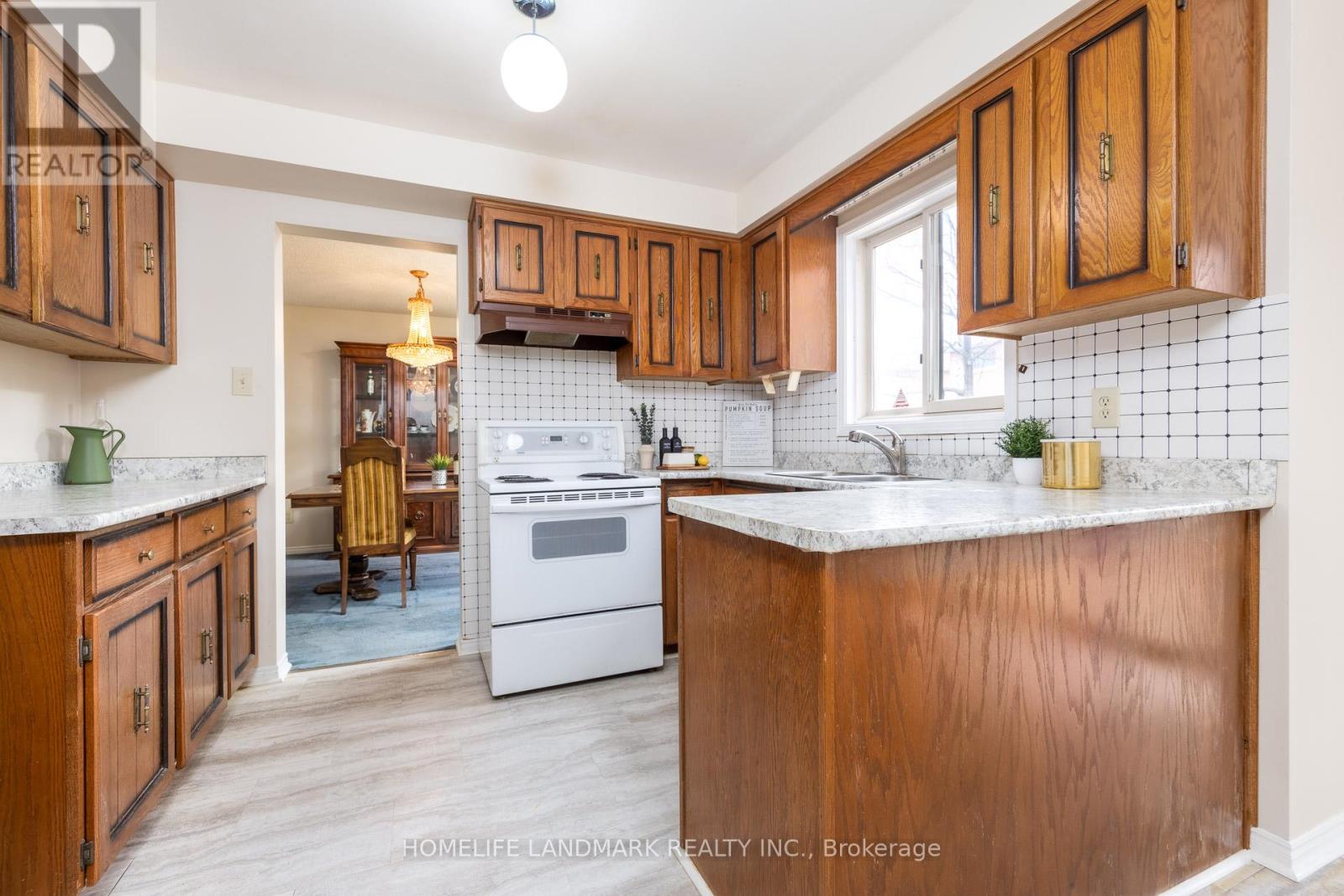 2593 Gazebo Court, Mississauga, Ontario L5L 3M8 - Photo 16 - W12959438