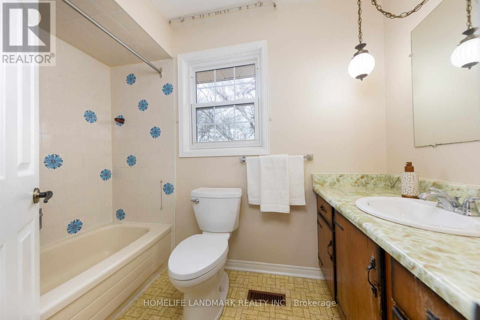 2593 Gazebo Court, Mississauga, Ontario L5L 3M8 - Photo 26 - W12959438