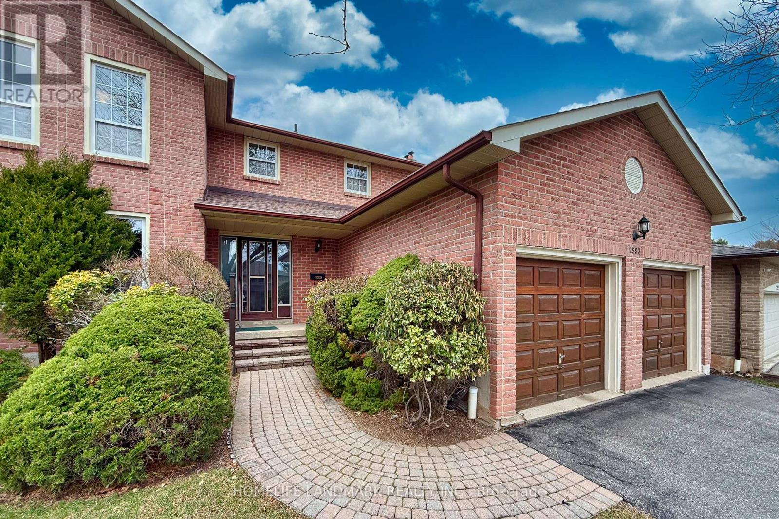 2593 Gazebo Court, Mississauga, Ontario L5L 3M8 - Photo 3 - W12959438