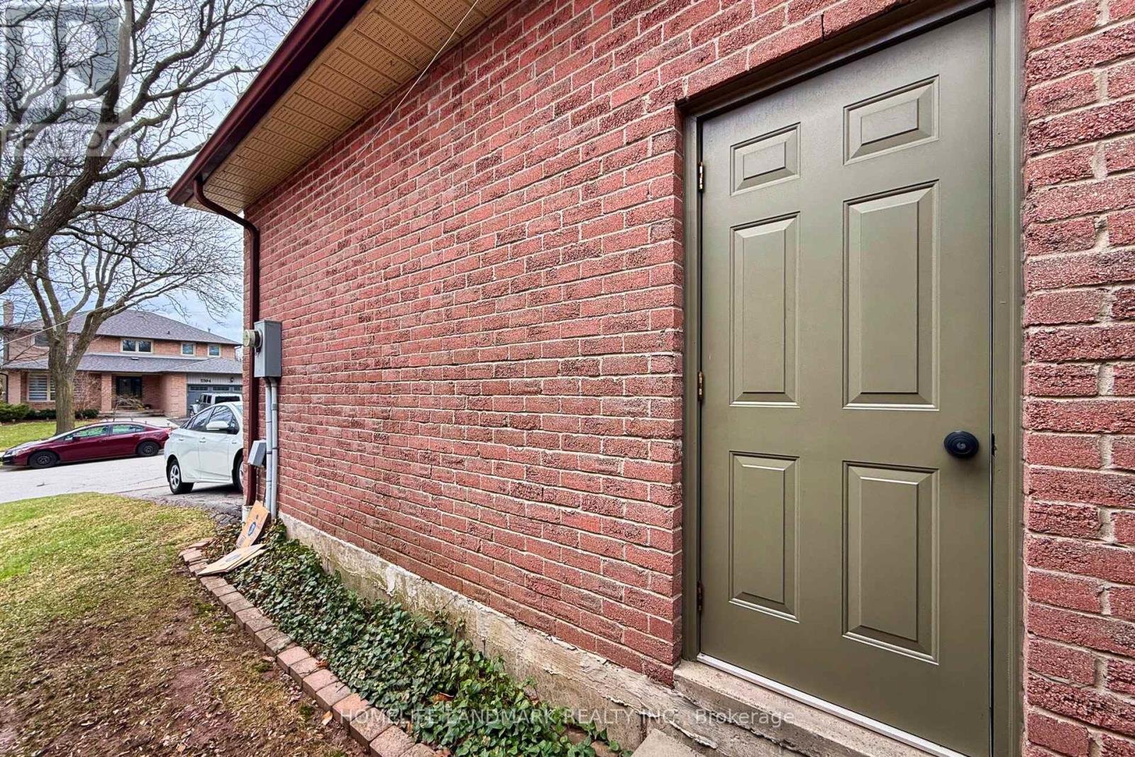 2593 Gazebo Court, Mississauga, Ontario L5L 3M8 - Photo 34 - W12959438