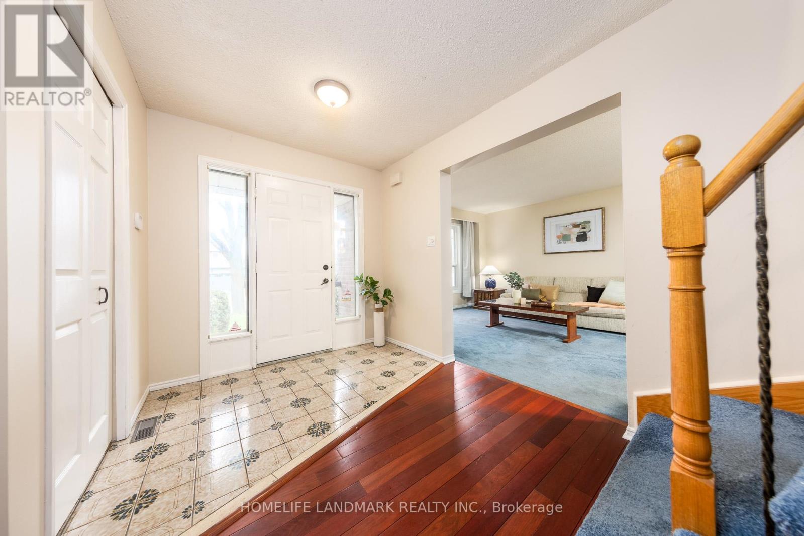 2593 Gazebo Court, Mississauga, Ontario L5L 3M8 - Photo 5 - W12959438