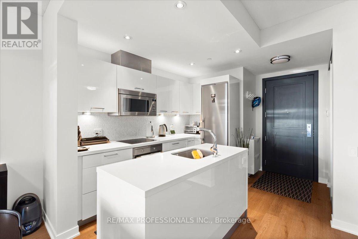 1903 - 90 Park Lawn Road, Toronto, Ontario  M8Y 0B6 - Photo 2 - W12959450