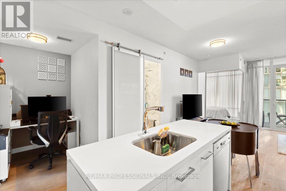 1903 - 90 Park Lawn Road, Toronto, Ontario  M8Y 0B6 - Photo 3 - W12959450