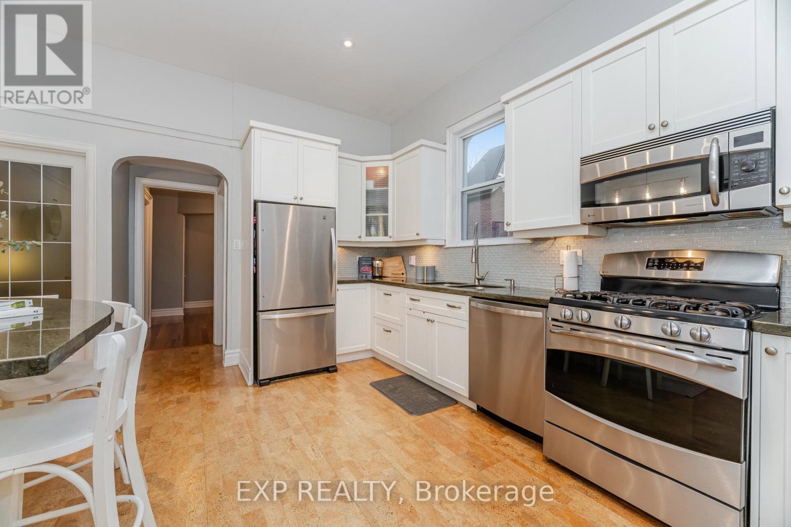 51 Chapel Street, Brampton, Ontario  L6W 2H5 - Photo 11 - W12959454