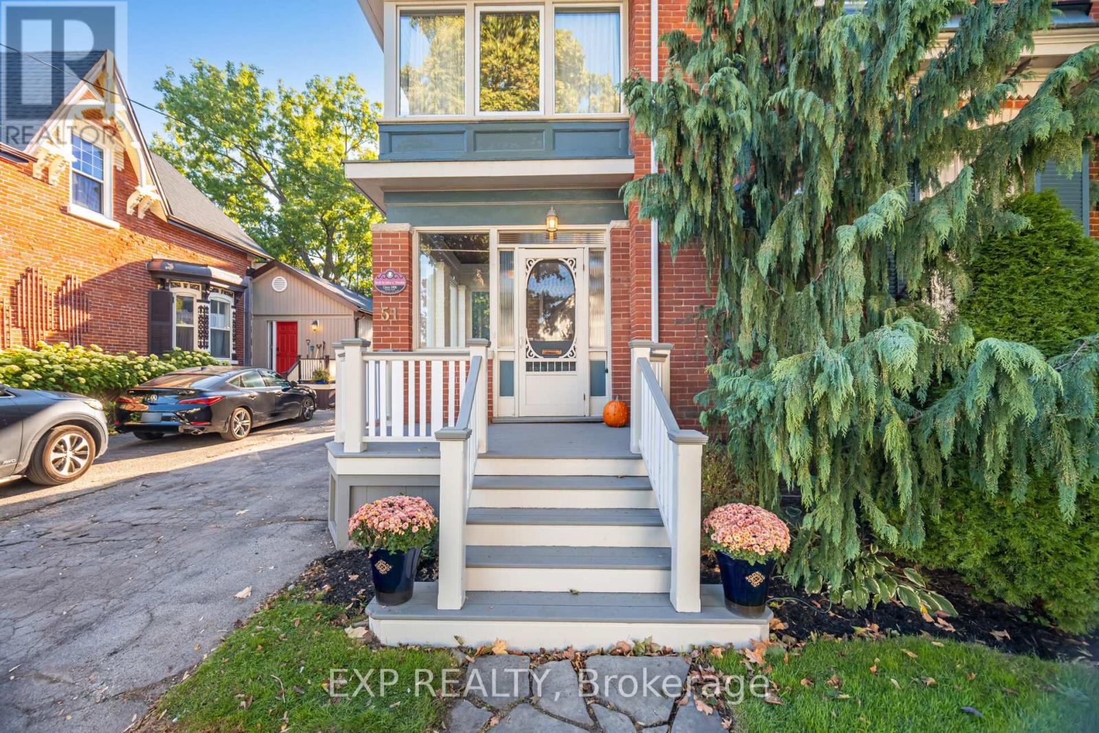 51 Chapel Street, Brampton, Ontario  L6W 2H5 - Photo 2 - W12959454