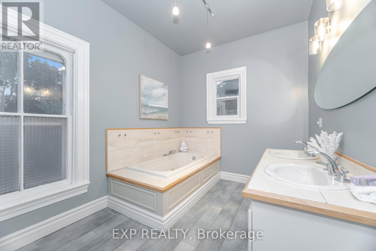 51 Chapel Street, Brampton, Ontario  L6W 2H5 - Photo 31 - W12959454