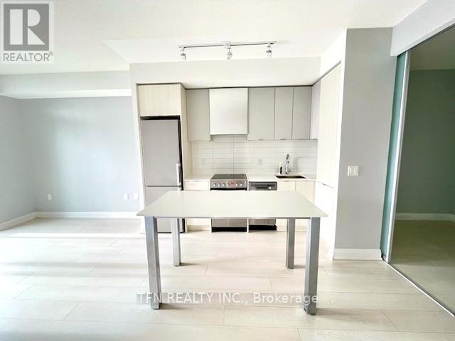 823 - 10 Gibbs Road, Toronto, Ontario  M9B 0E2 - Photo 2 - W12959466