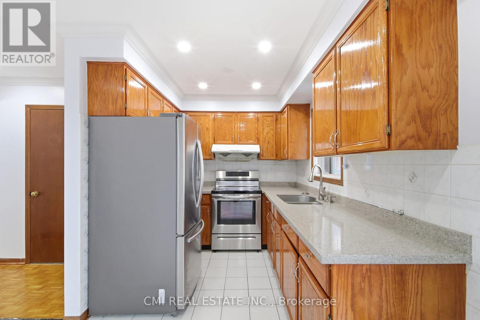 3 Forest Point Drive, Toronto, Ontario  M6M 5E8 - Photo 10 - W12959522