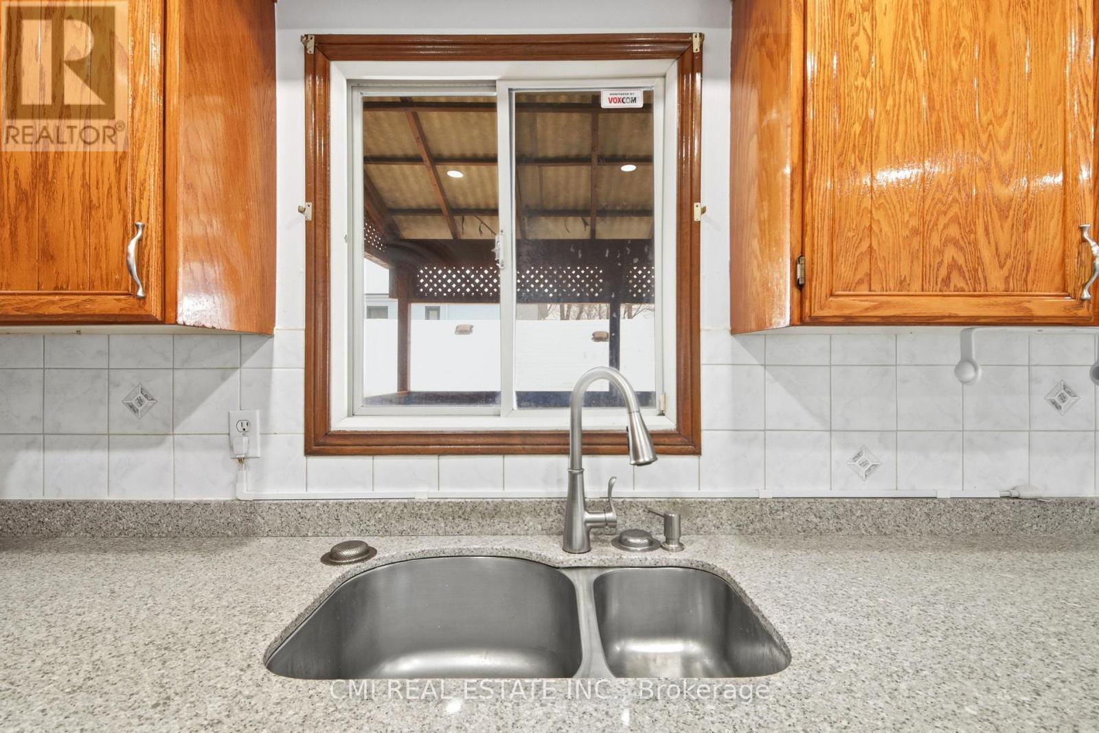 3 Forest Point Drive, Toronto, Ontario  M6M 5E8 - Photo 11 - W12959522