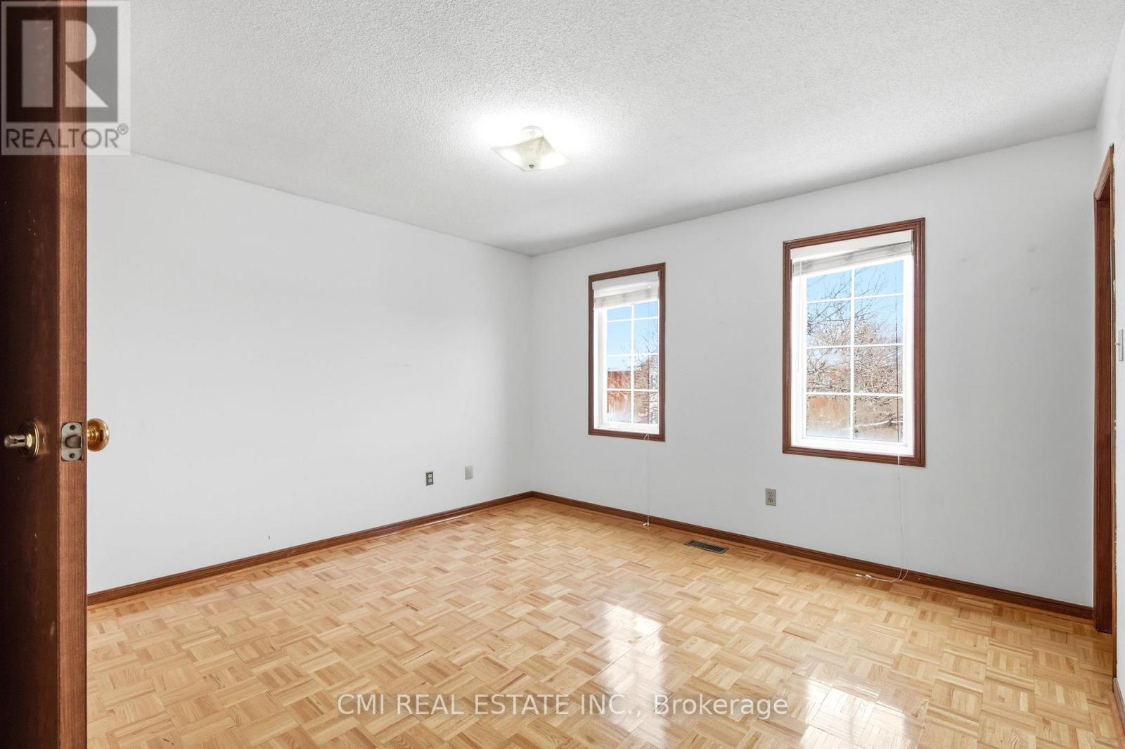 3 Forest Point Drive, Toronto, Ontario  M6M 5E8 - Photo 14 - W12959522