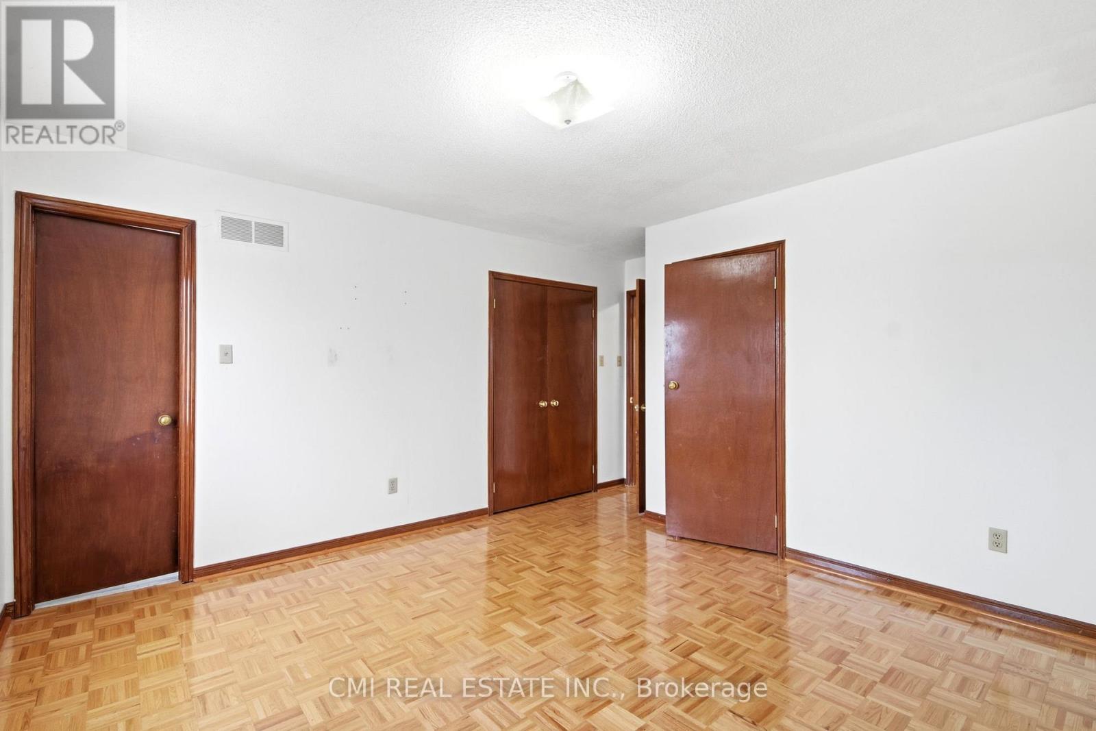 3 Forest Point Drive, Toronto, Ontario  M6M 5E8 - Photo 15 - W12959522