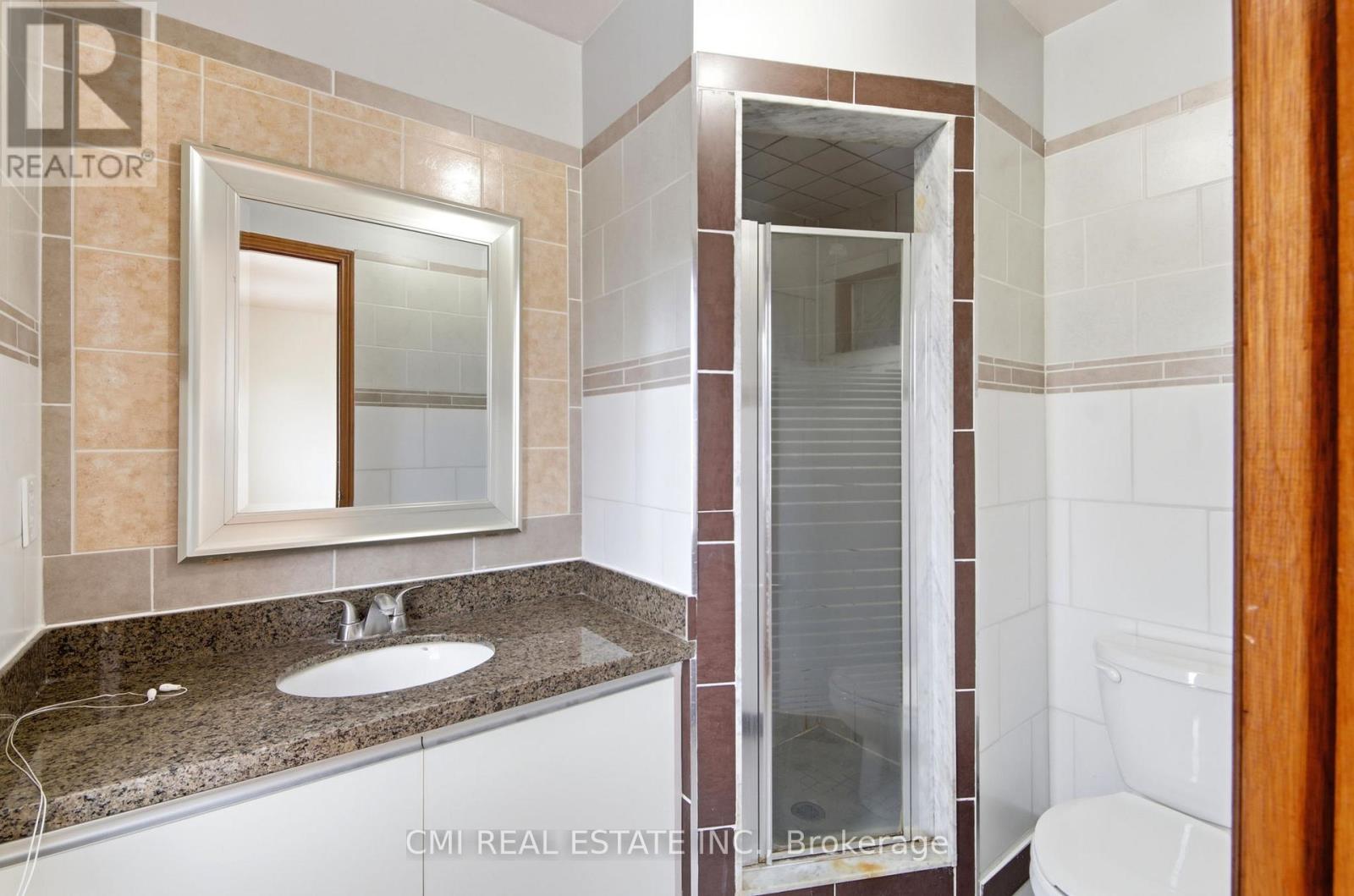 3 Forest Point Drive, Toronto, Ontario  M6M 5E8 - Photo 16 - W12959522