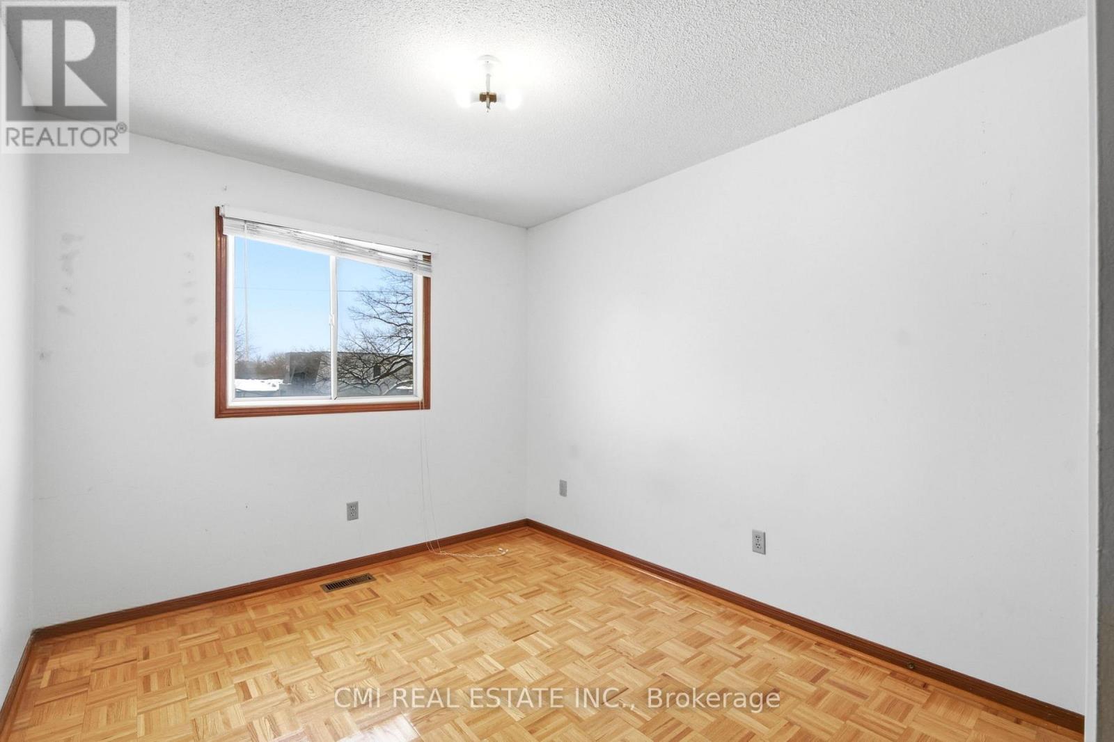 3 Forest Point Drive, Toronto, Ontario  M6M 5E8 - Photo 18 - W12959522