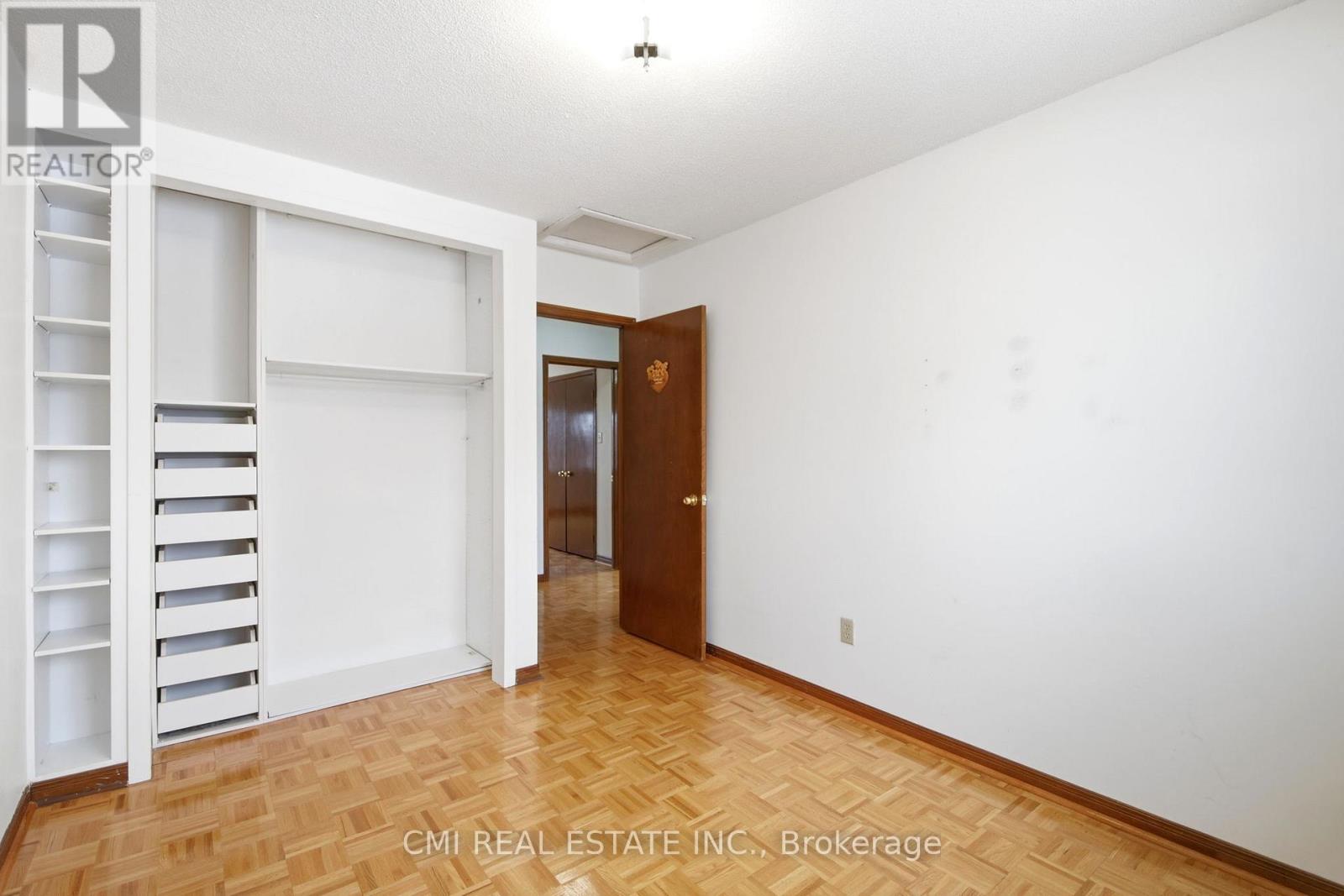3 Forest Point Drive, Toronto, Ontario  M6M 5E8 - Photo 19 - W12959522