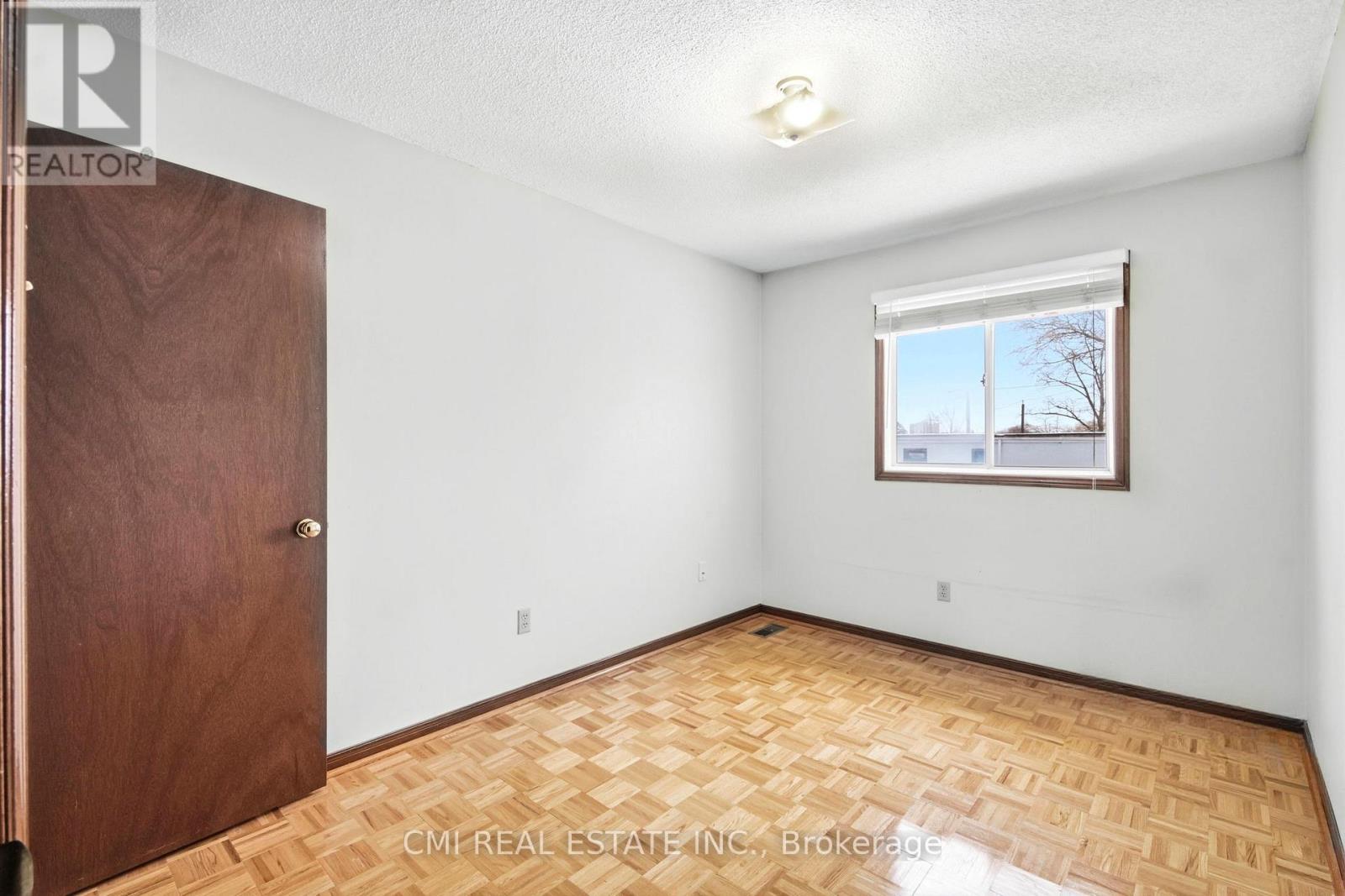 3 Forest Point Drive, Toronto, Ontario  M6M 5E8 - Photo 20 - W12959522