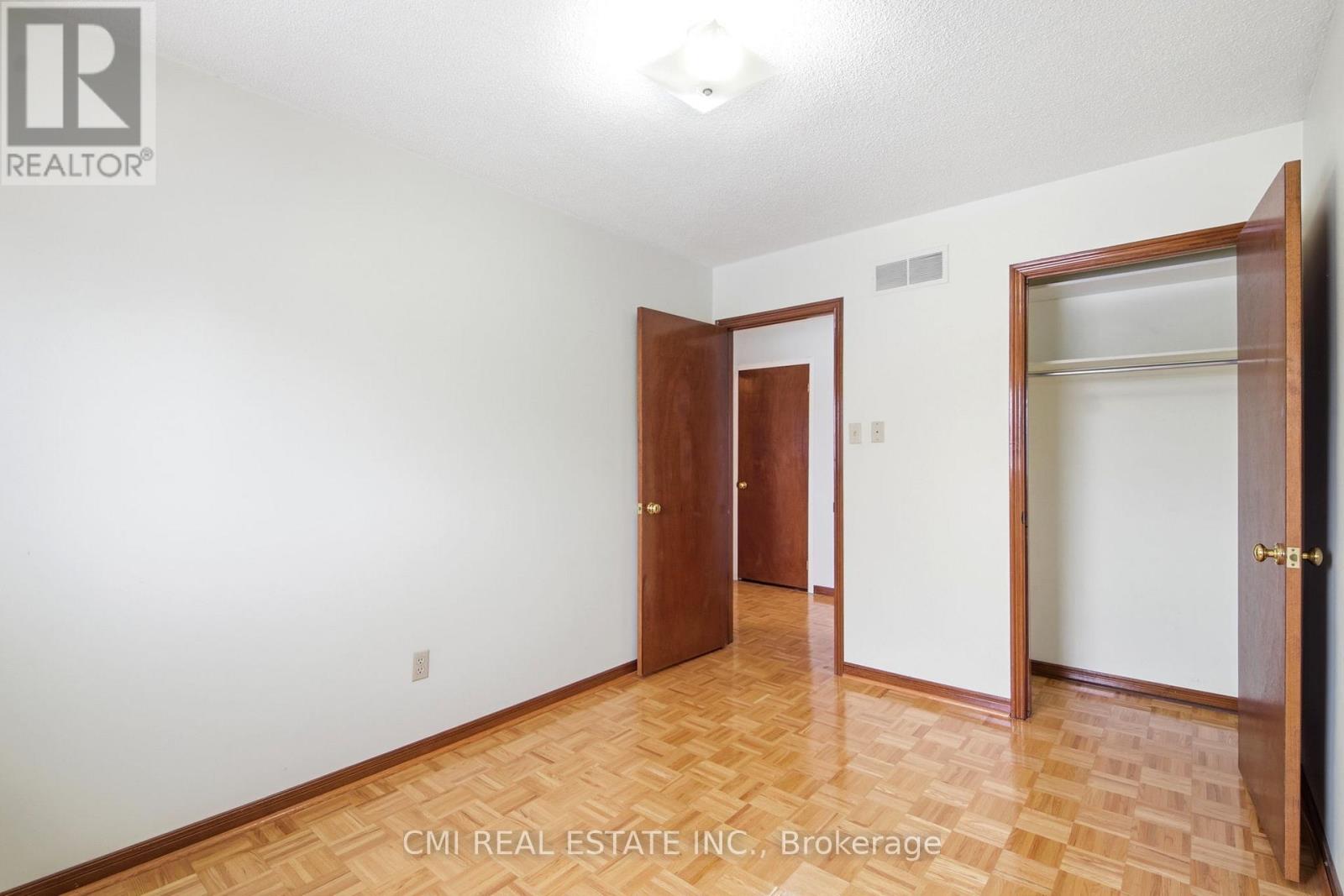 3 Forest Point Drive, Toronto, Ontario  M6M 5E8 - Photo 21 - W12959522