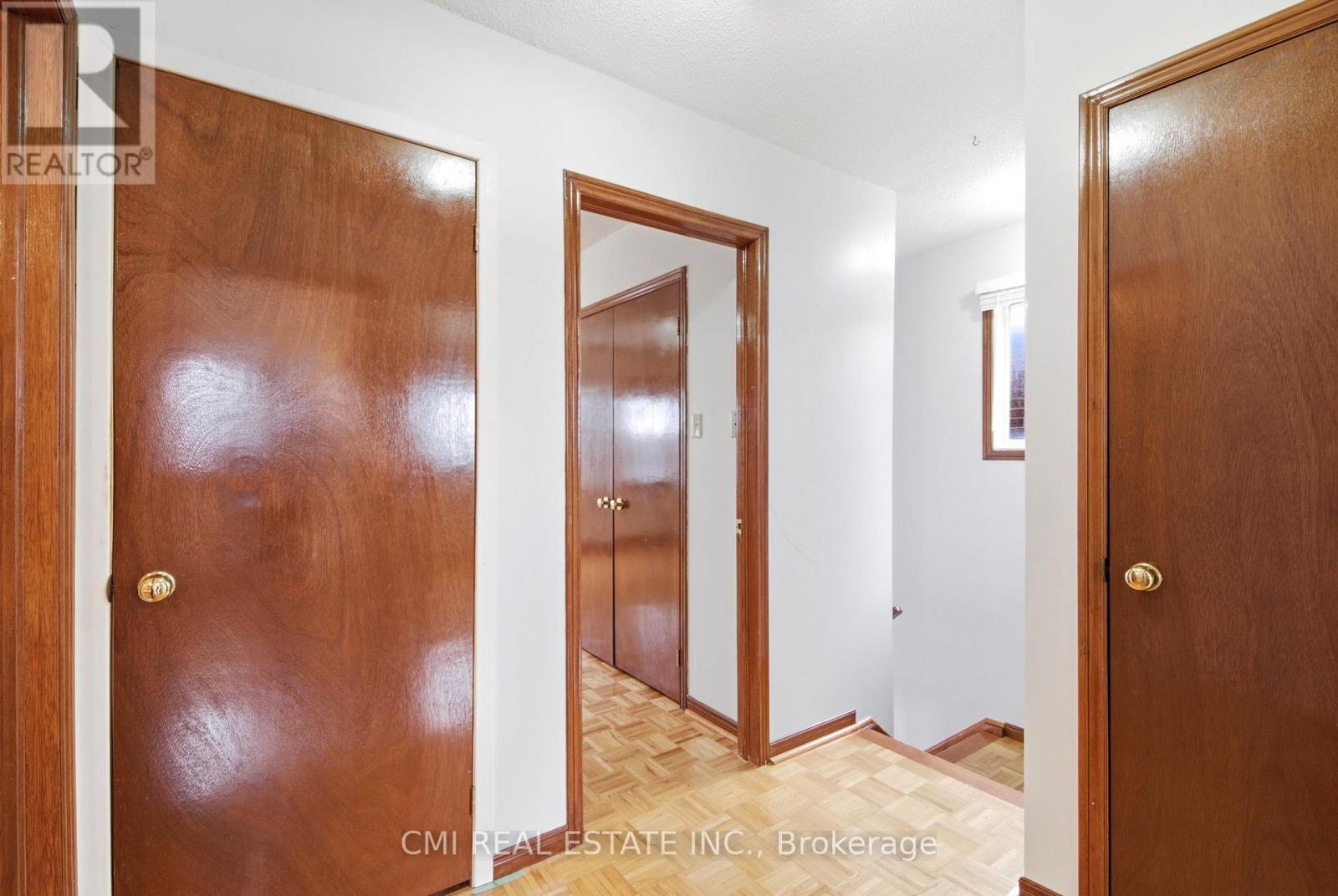 3 Forest Point Drive, Toronto, Ontario  M6M 5E8 - Photo 23 - W12959522